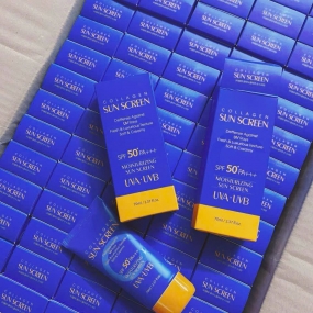 Kem chống nắng 3W Clinic Collagen Sunscreen SPF 50+ PA+++ 70 ml - XANH